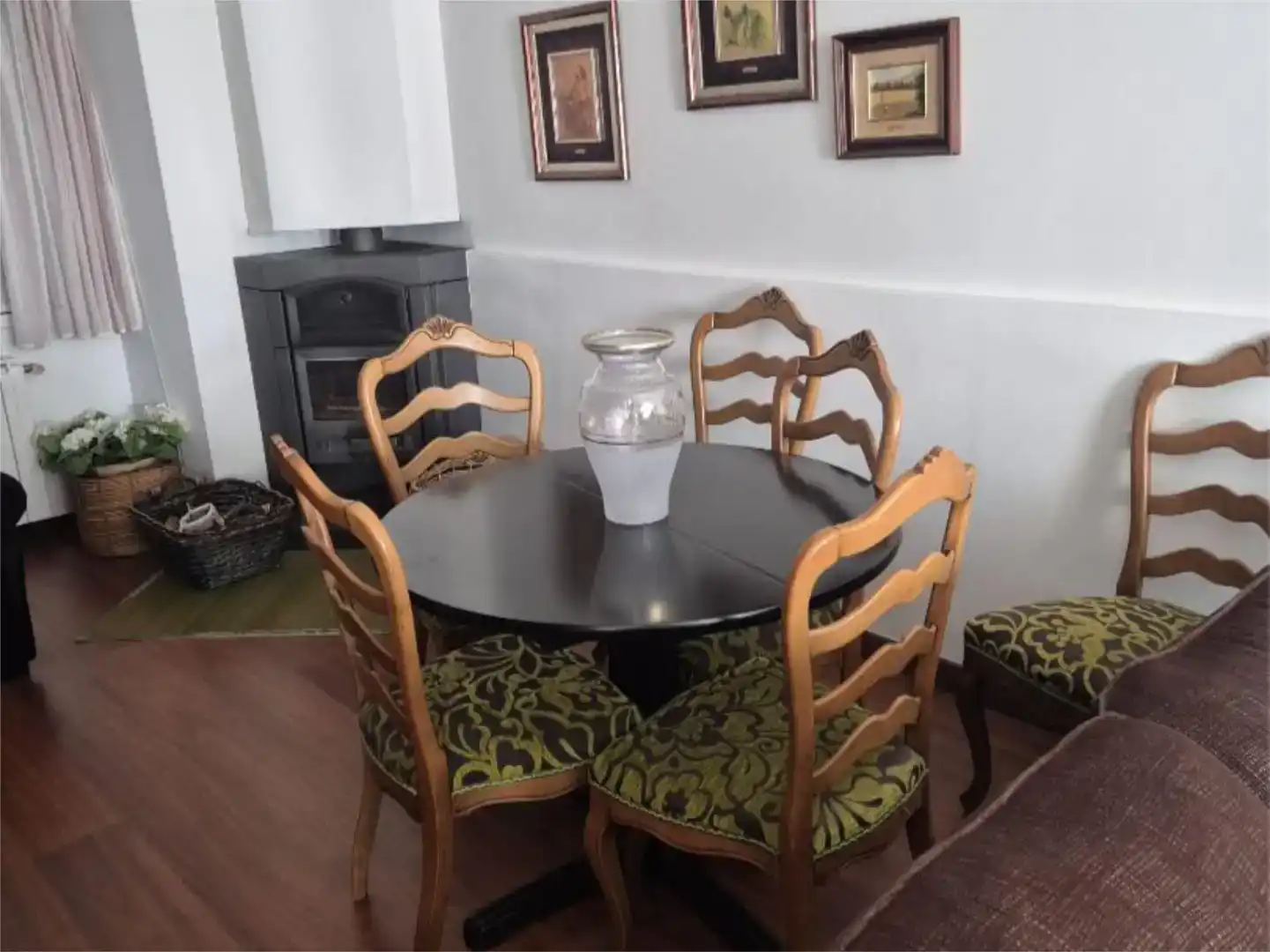 Menjador de Casa o xalet en venda en Cabana de Bergantiños amb Jardí privat, Parquet i Traster