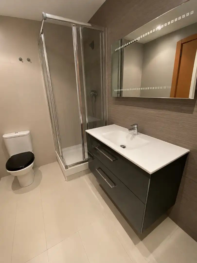 Baño de Planta baja en venta en Barcelona con Aire acondicionado y Terraza