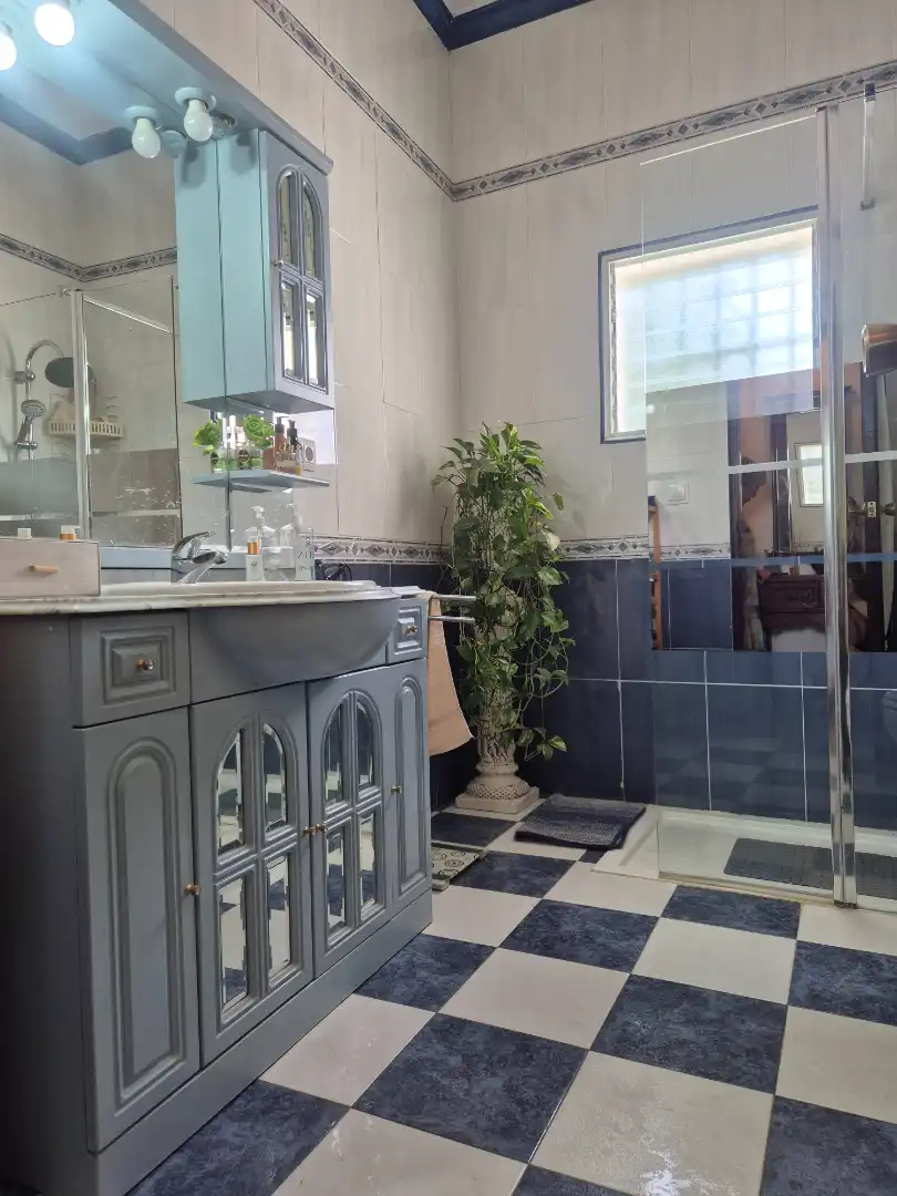 Badezimmer von Residential zum Verkauf in Utrera