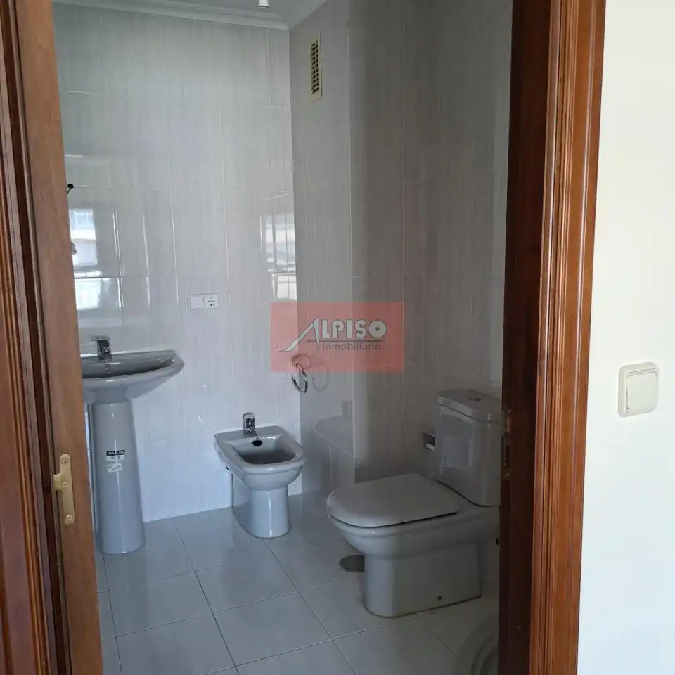 Baño de Dúplex en venta en Ourense Capital  con Calefacción y Parquet
