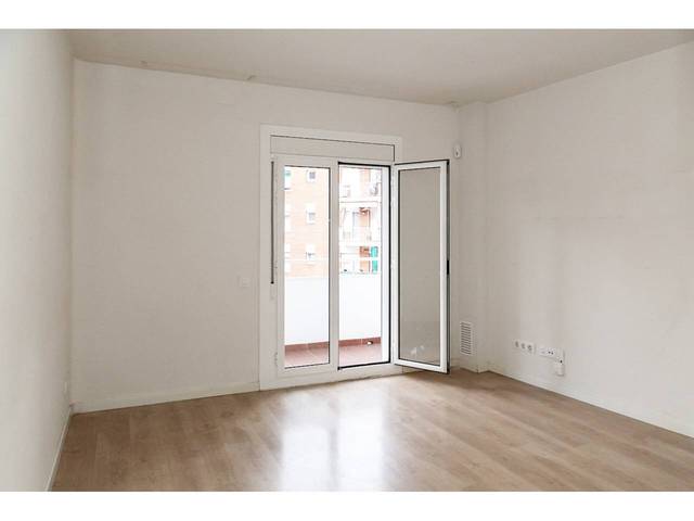 Piso en Venta en Paseo Maragall en El Congrés i els Indians