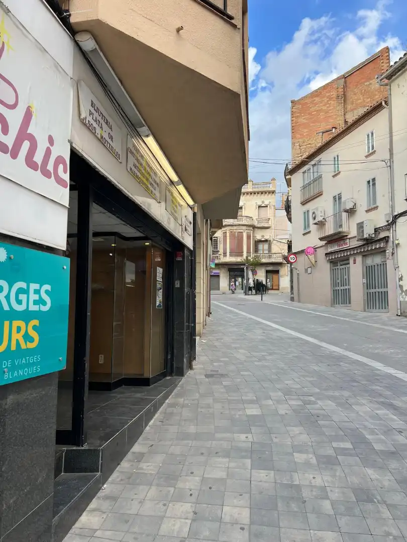 Locale commerciale in affitto a Carrer de la Bassa 16, imagen 2