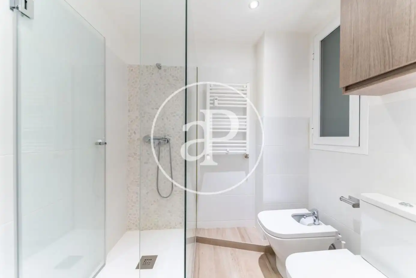 Badezimmer von Wohnung zur Miete in Madrid mit Klimaanlage, Heizung und Abstellraum