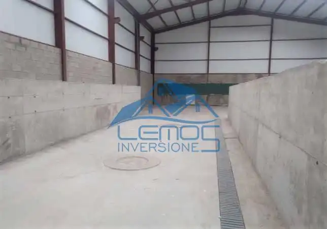 Nau industrial en venda en Cuadros
