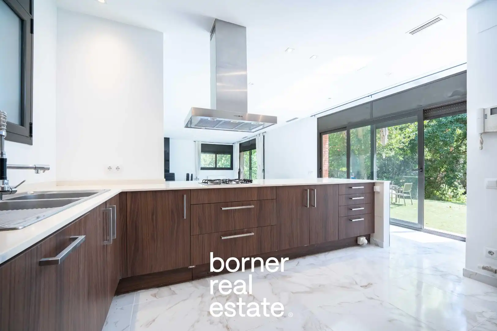 Cocina de Casa o chalet en venta en Sant Cugat del Vallès con Aire acondicionado, Calefacción y Jardín privado
