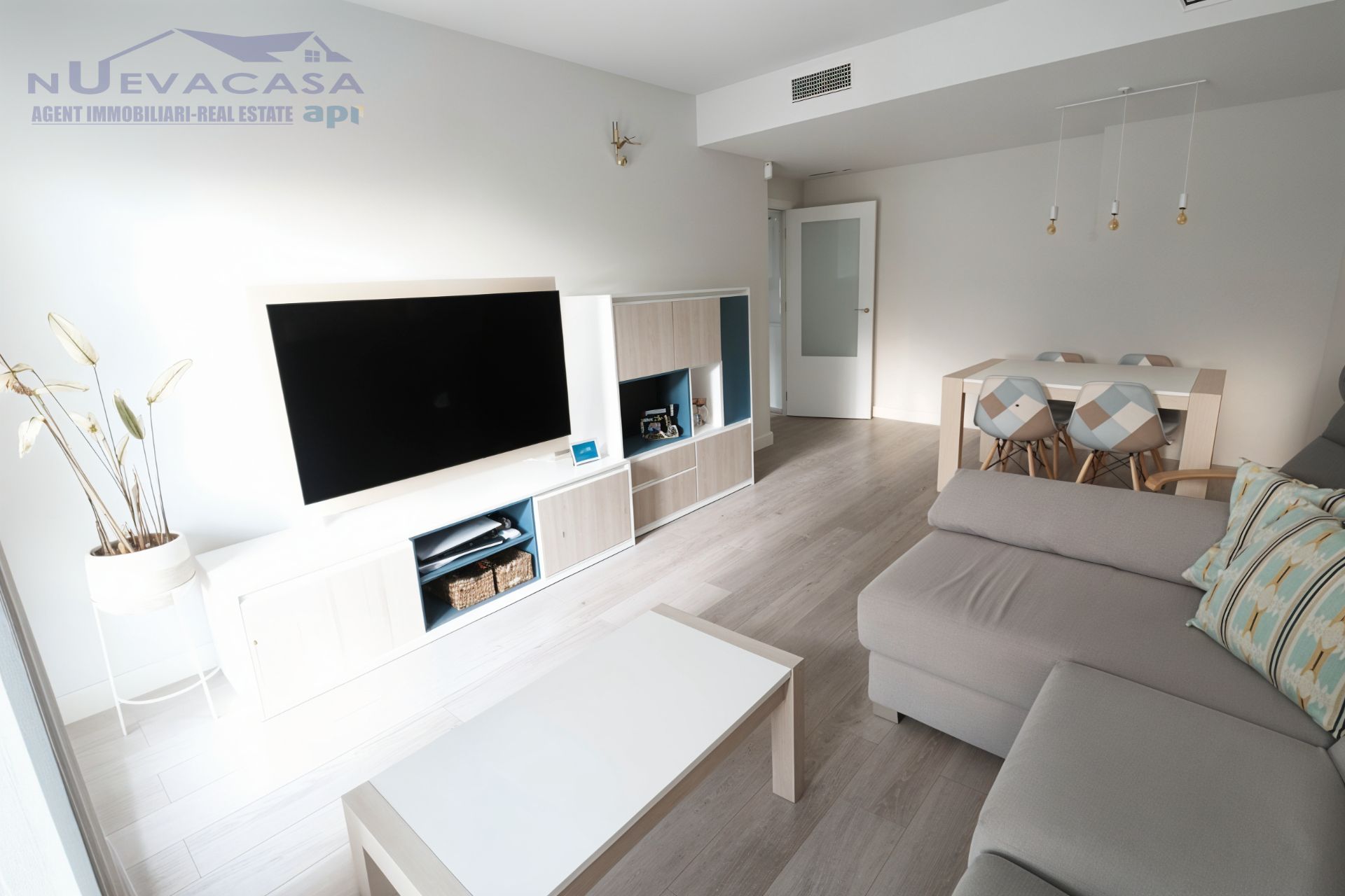 Sala d'estar de Pis en venda en Sant Joan Despí amb Aire condicionat, Calefacció i Parquet