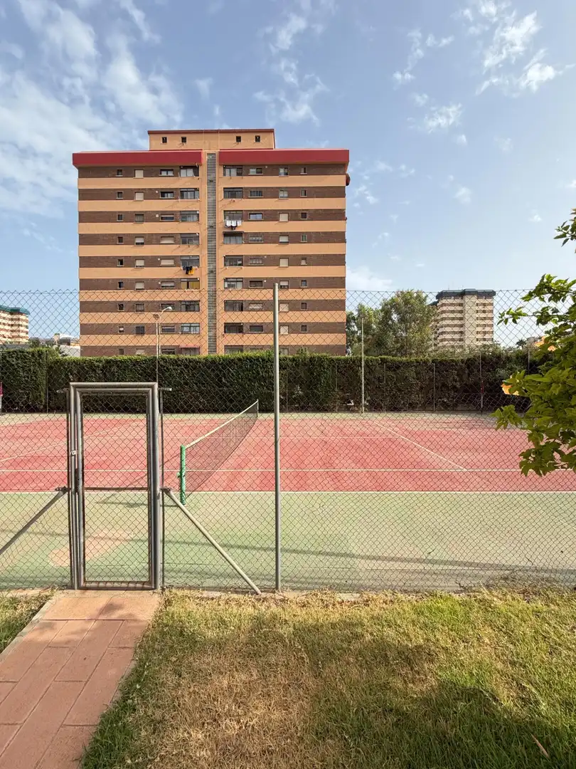 Vista exterior de Pis en venda en Alicante / Alacant amb Jardí privat, Terrassa i Traster