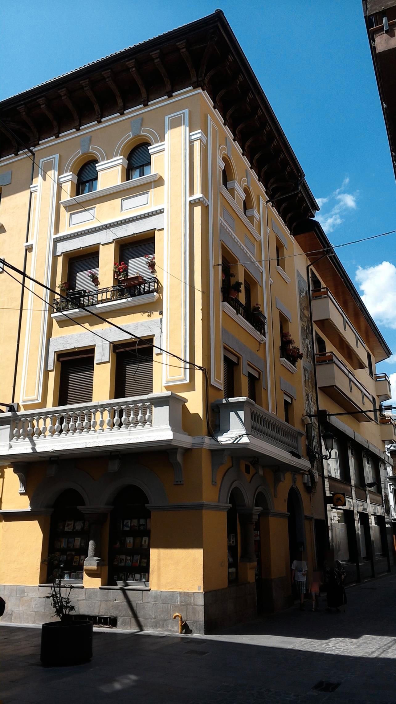 Vista exterior de Pis en venda en Jaca