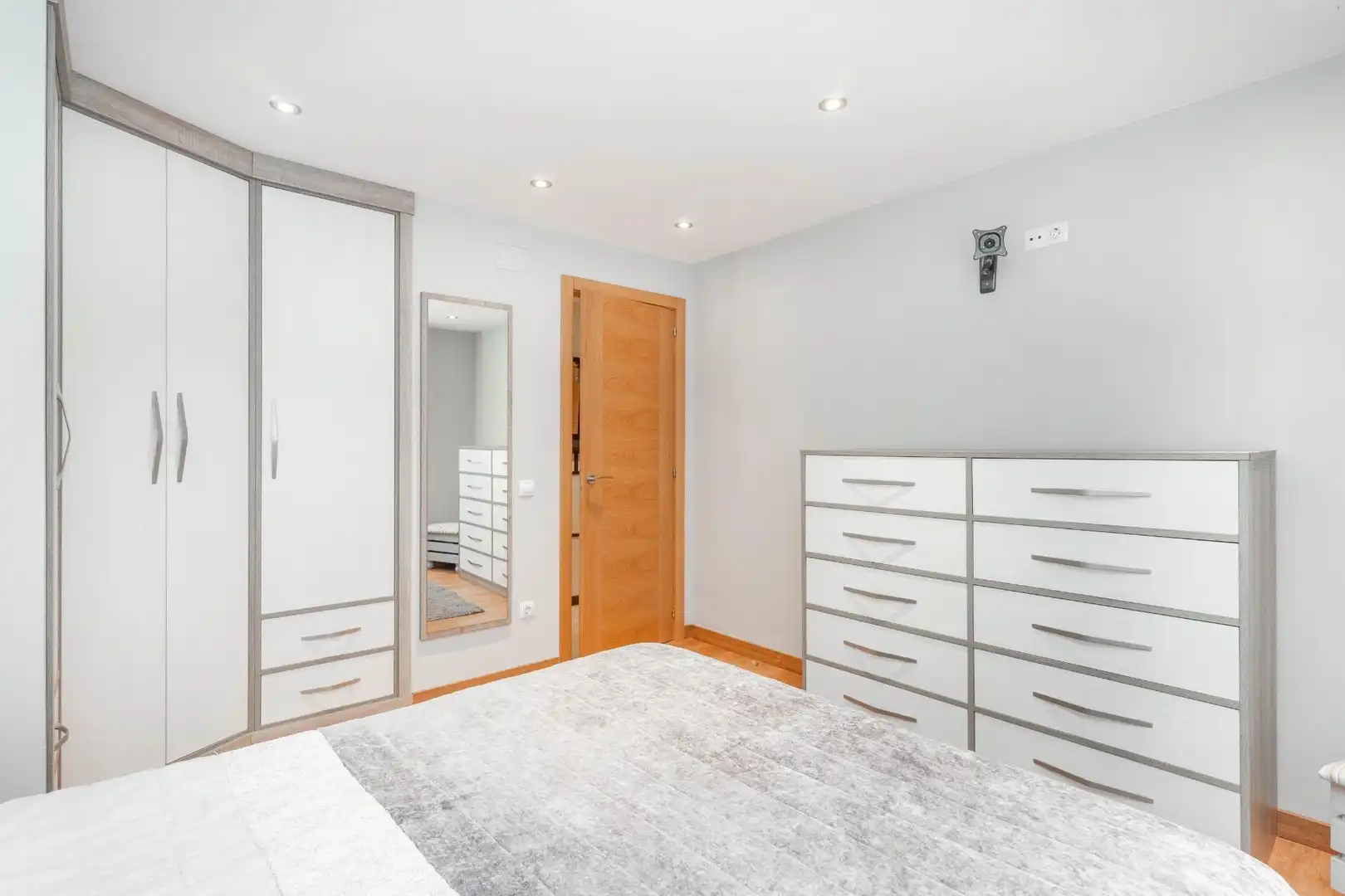Bedroom of Apartments for sale in San Martín del Rey Aurelio  with Heating, Parquet flooring and Storage room