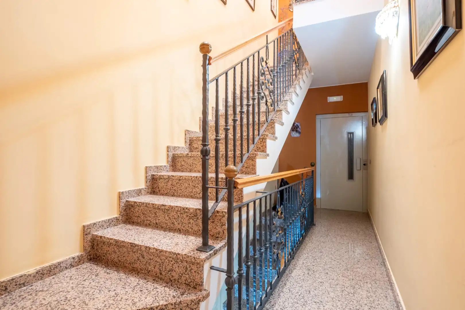 Houses for sale in Zaragoza  with Air Conditioner and Heating