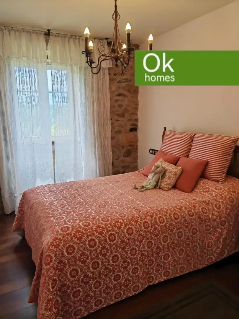Schlafzimmer von Country house zum Verkauf in Sobrado (A Coruña) mit Heizung, Privatgarten und Parkett