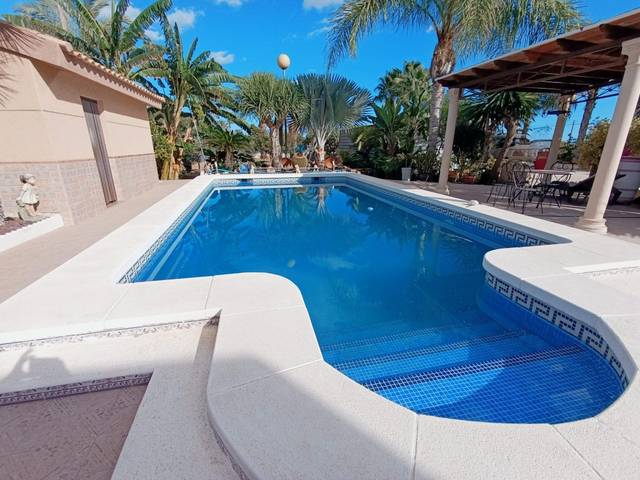 Casa-chalet en Venta en La Algoda - Matola - Llano de San José