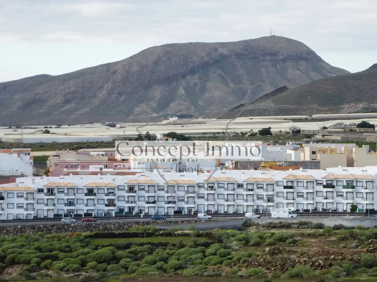 Vista exterior de Piso en venta en Arona con Aire acondicionado, Terraza y Trastero