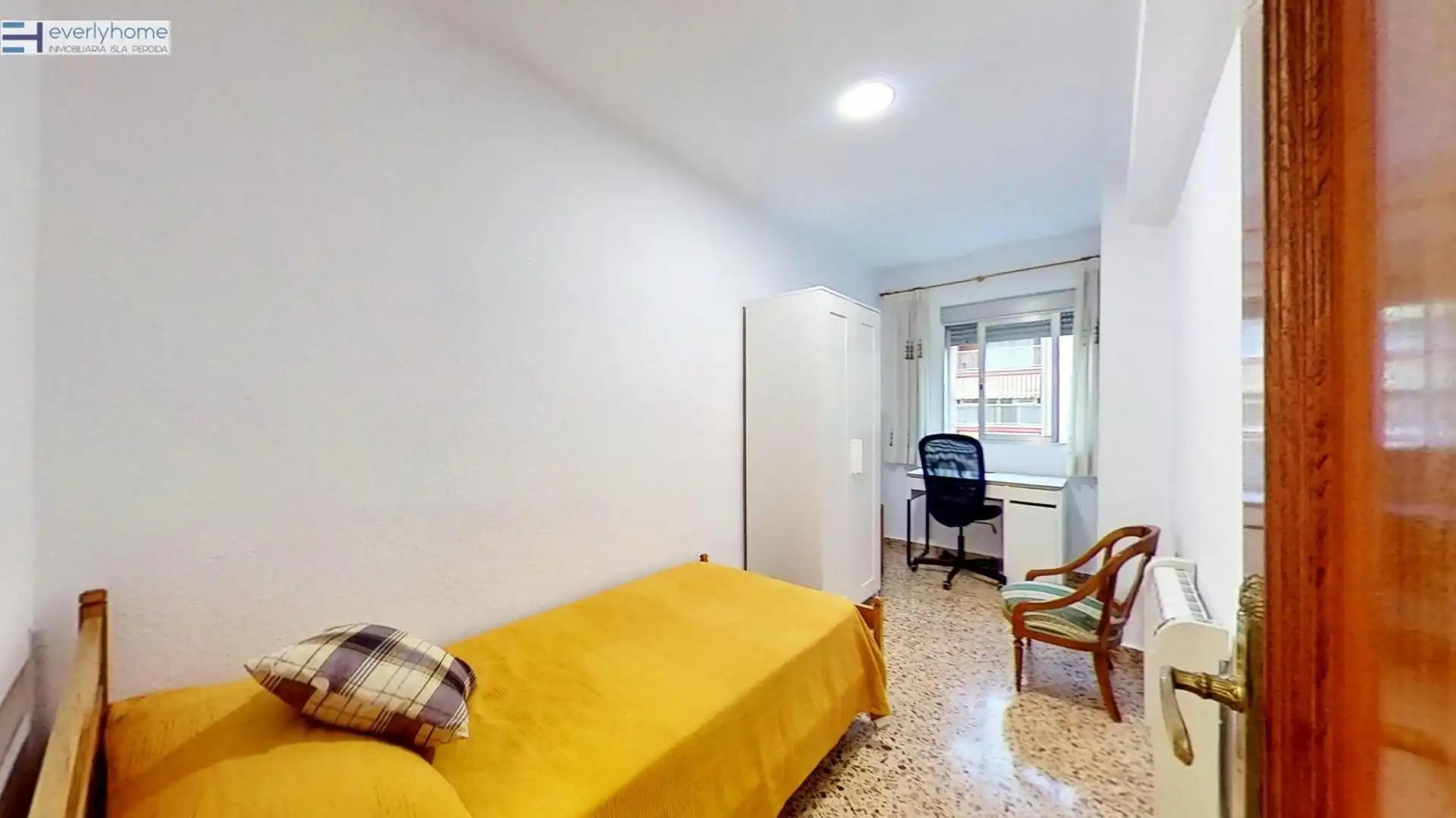Bedroom of Flat for sale in Valencia  with Furnished and Balcony