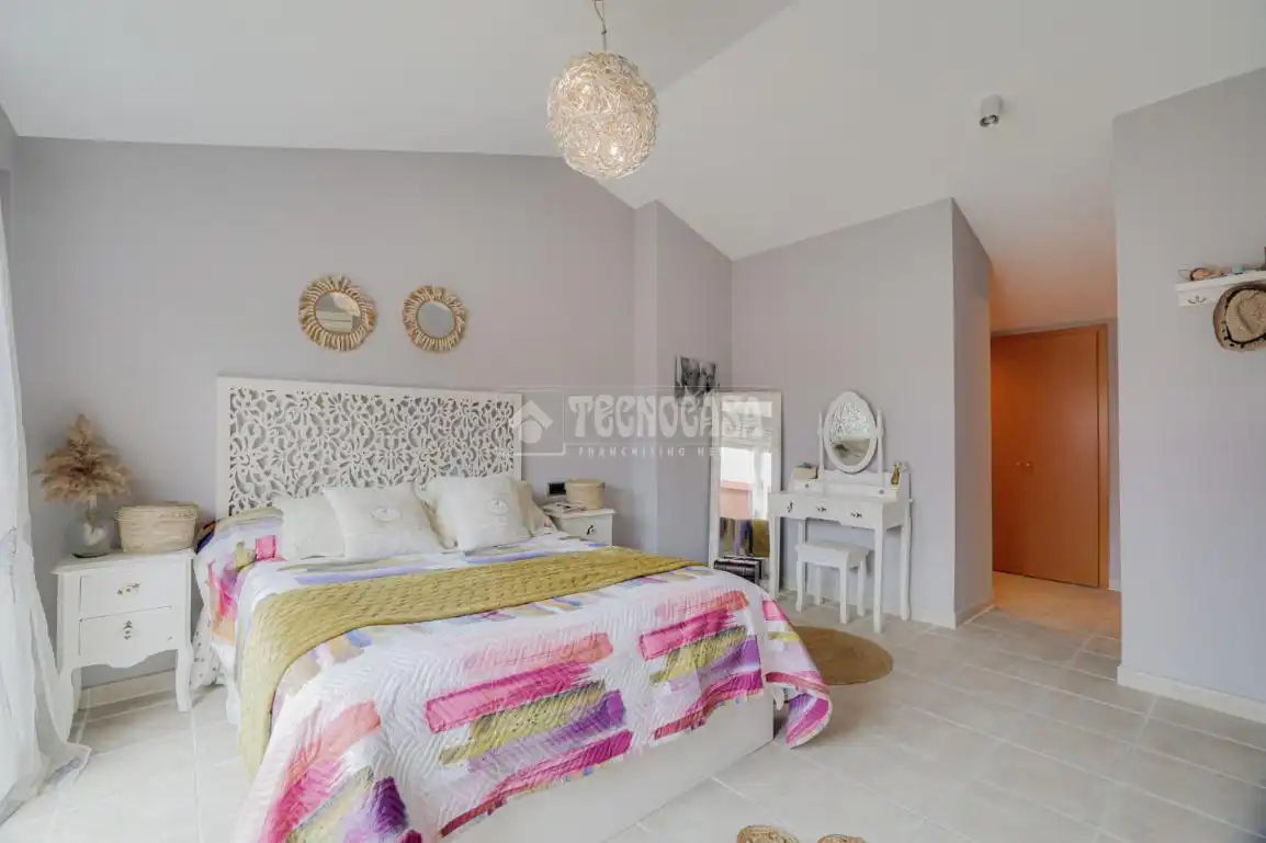 Schlafzimmer von Einfamilien-Reihenhaus zum Verkauf in Terrassa mit Klimaanlage, Heizung und Terrasse