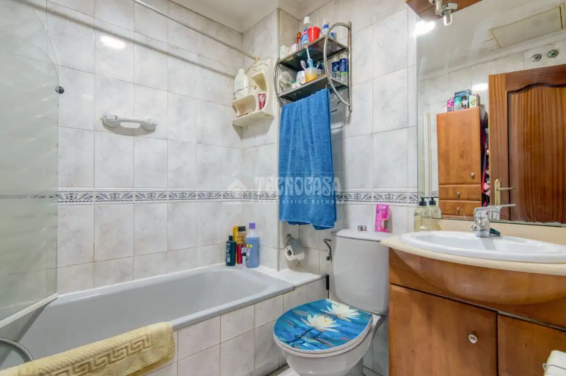 Baño de Casa adosada en venta en Valladolid con Calefacción, Parquet y Balcón