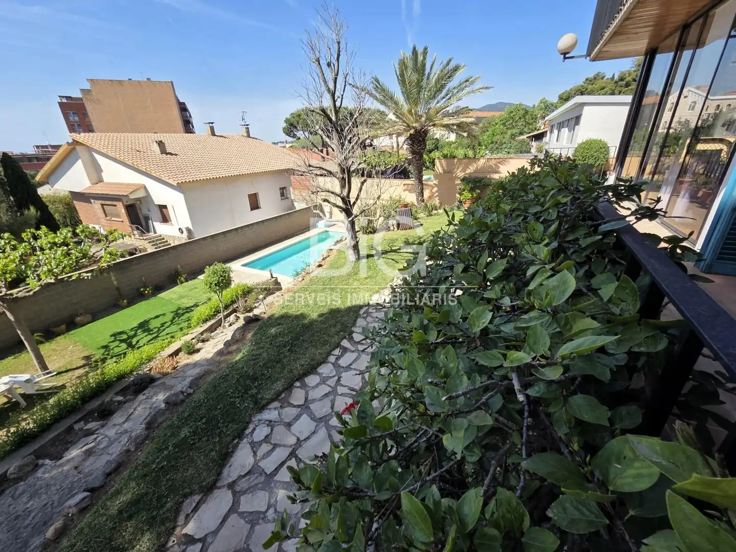 Vista exterior de Casa o xalet en venda en Mataró amb Calefacció, Jardí privat i Terrassa