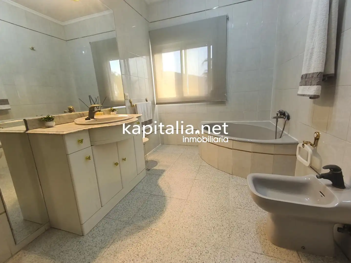 Bedroom of Flat for sale in Otos