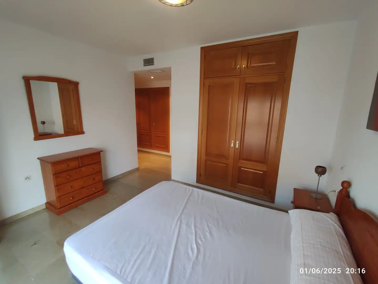 Habitación de Piso de alquiler en Granada con Aire acondicionado, Calefacción y Jardín privado