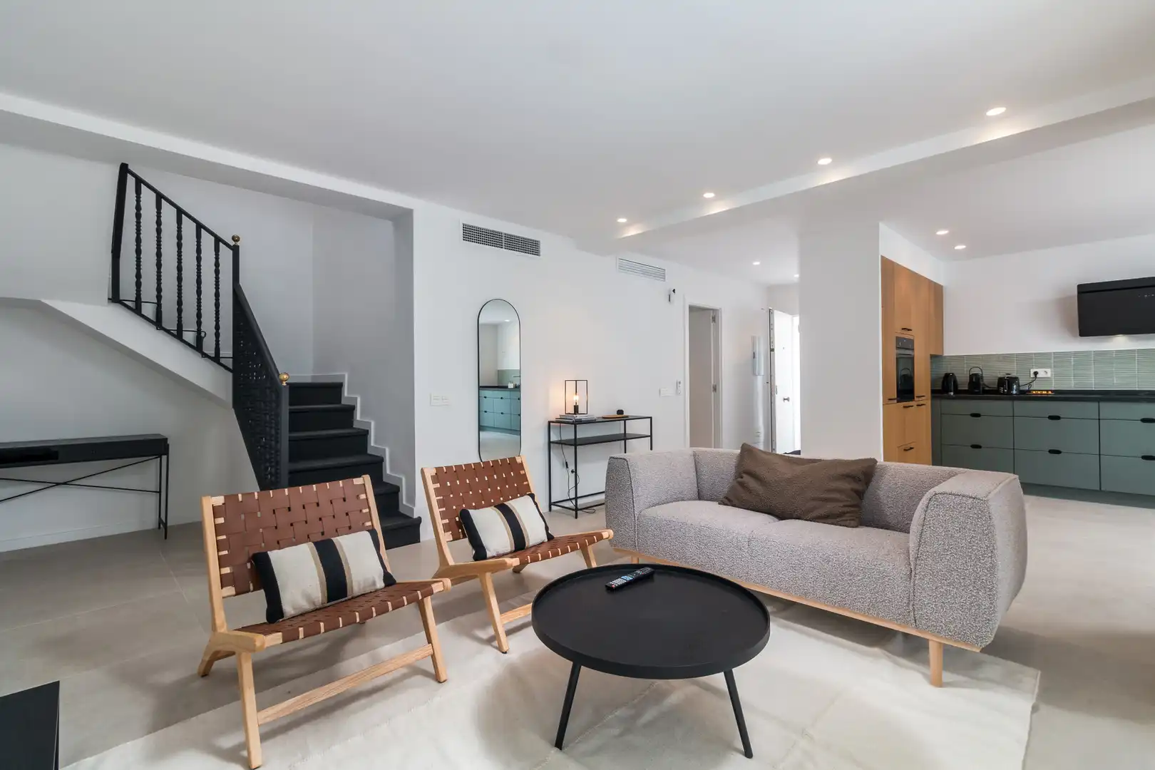 Sala de estar de Casa adosada en venta en Istán con Aire acondicionado, Terraza y Piscina