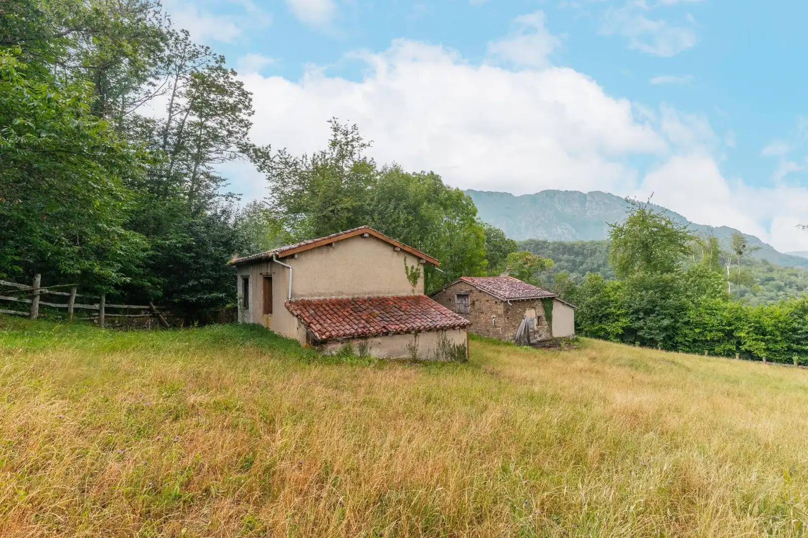 Finca rústica en venta en Sobrescobio con Jardín privado, Terraza y Amueblado