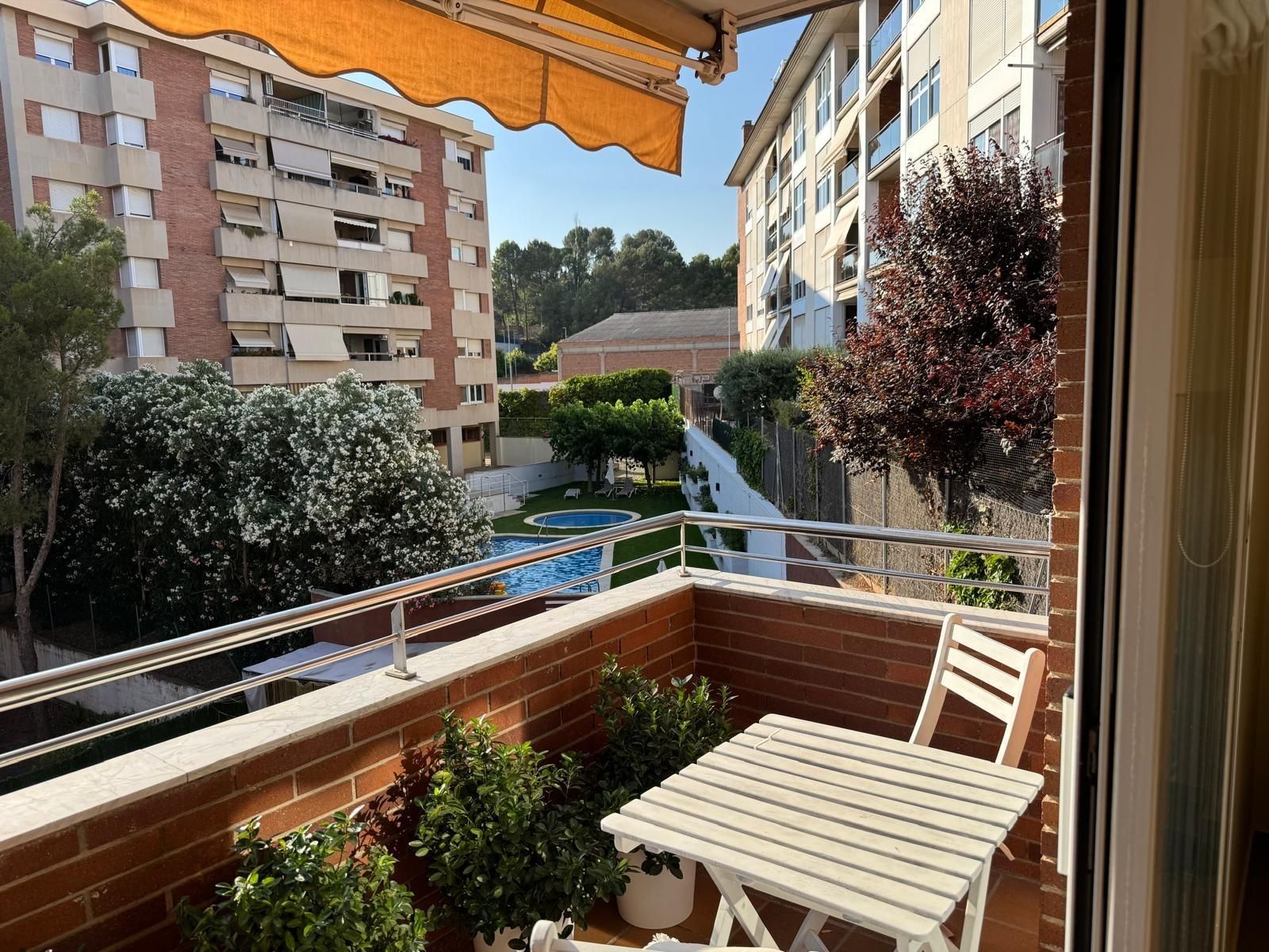 Vista exterior de Pis en venda en Manresa amb Aire condicionat, Calefacció i Terrassa