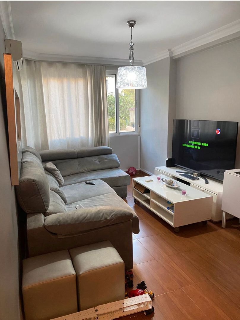 Living room of Flat for sale in  Sevilla Capital  with Air Conditioner, Terrace and Washing machine
