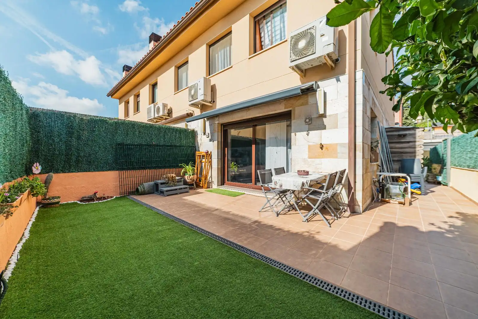 Casa amb jardí en venda a Esteve Albert i corp, imagen 2