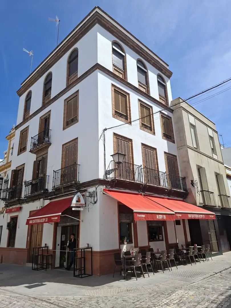 Vista exterior de Local en traspaso en Sevilla