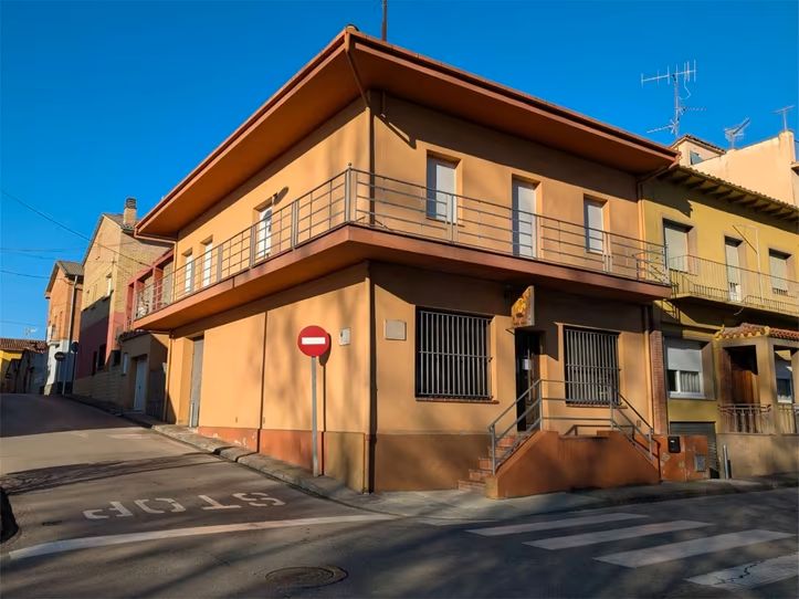 Exterior view of House or chalet for sale in Olot  with Heating, Terrace and Furnished