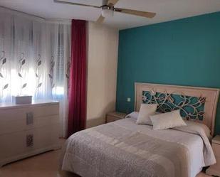 Dormitori de Casa adosada en venda en Santo Domingo-Caudilla amb Aire condicionat, Jardí privat i Terrassa