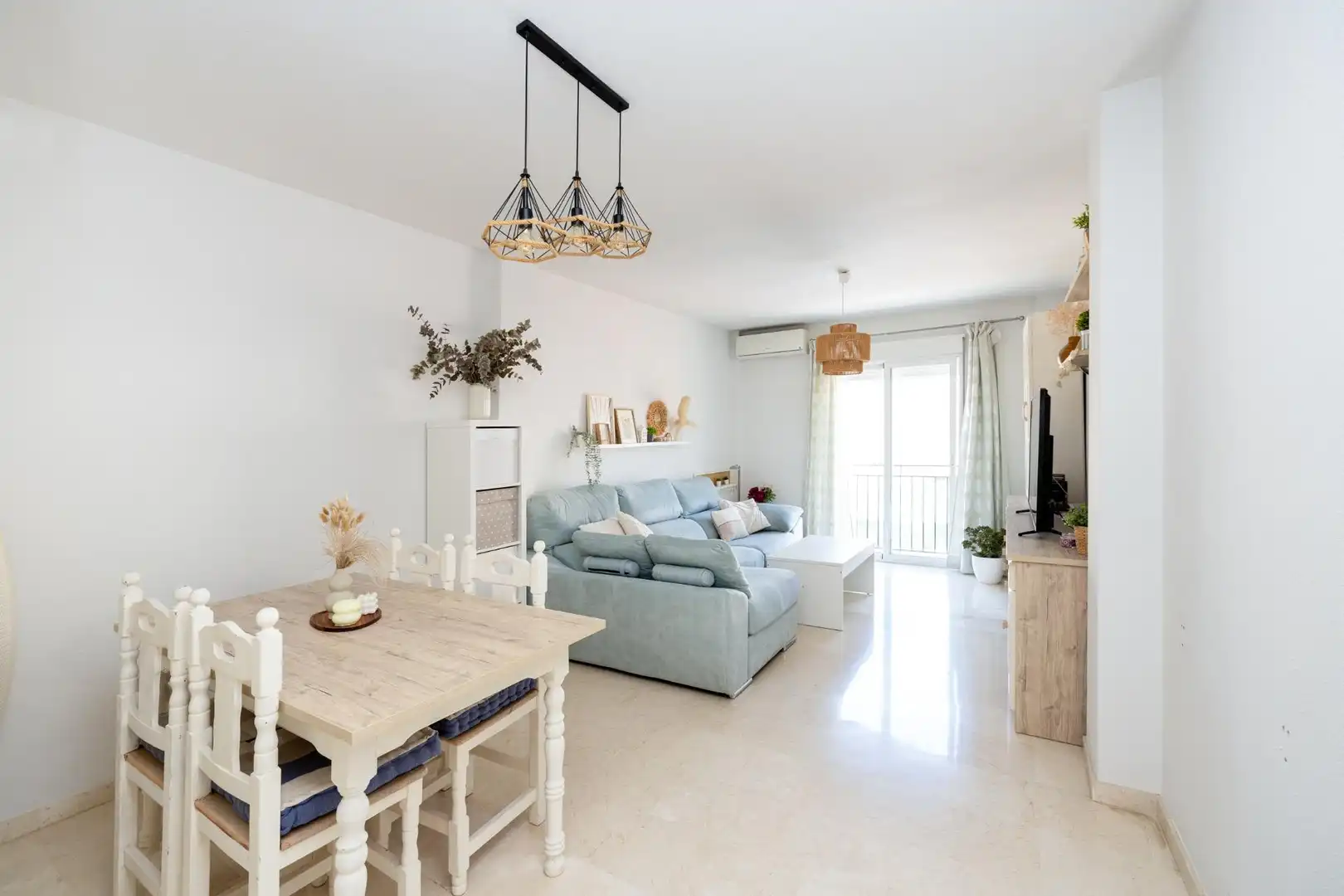Sala de estar de Piso en venta en Churriana de la Vega con Aire acondicionado, Calefacción y Balcón