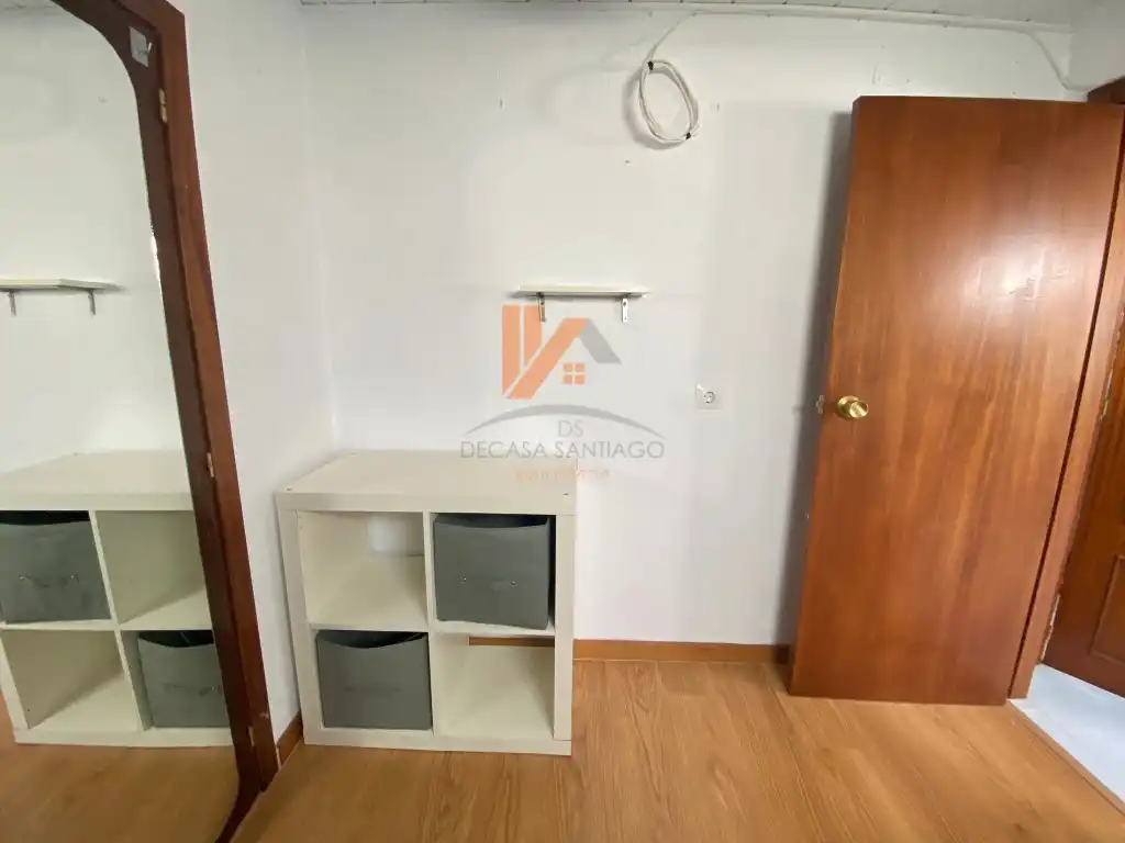 Dormitori de Apartament de lloguer en Santiago de Compostela  amb Calefacció i Moblat