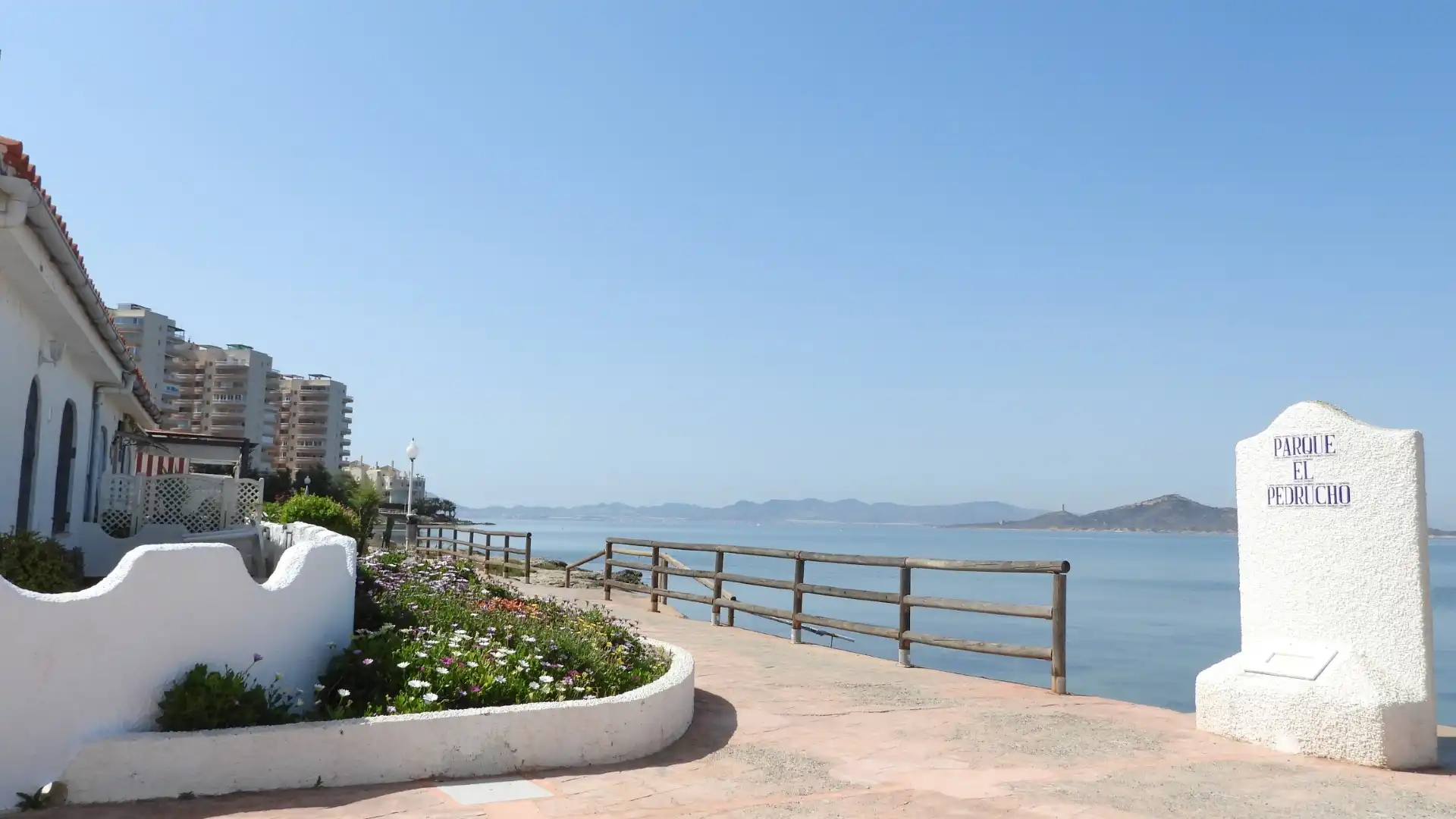 Vista exterior de Apartament en venda en La Manga del Mar Menor amb Aire condicionat, Calefacció i Jardí privat