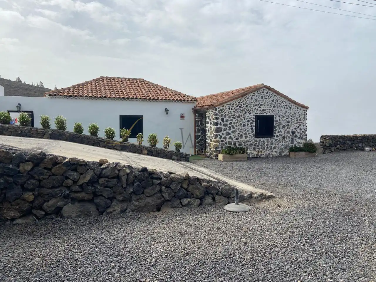 Vista exterior de Casa o xalet en venda en Guía de Isora amb Jardí privat i Terrassa