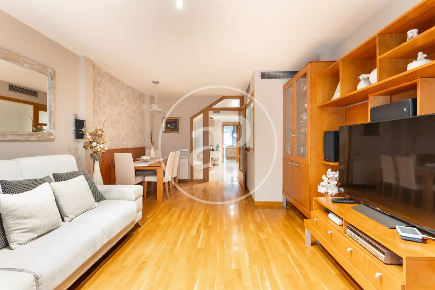 Wohnzimmer von Einfamilien-Reihenhaus zum Verkauf in Sabadell mit Klimaanlage, Heizung und Terrasse