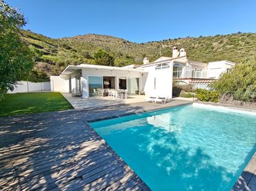 Villa mit Garten zum Verkauf in El Port de la Selva