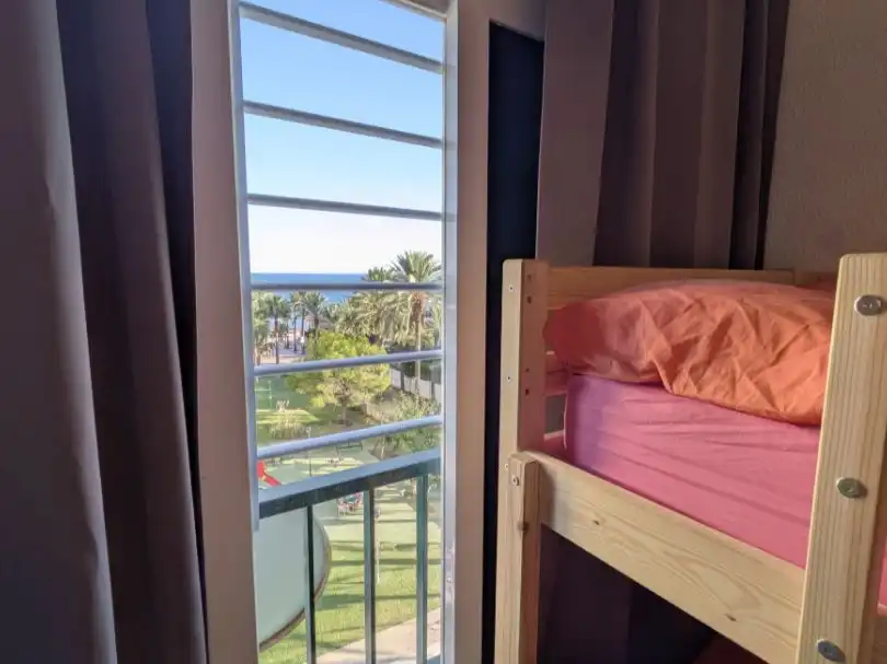 Habitación de Apartamento de alquiler en Benicasim / Benicàssim con Calefacción, Trastero y Amueblado