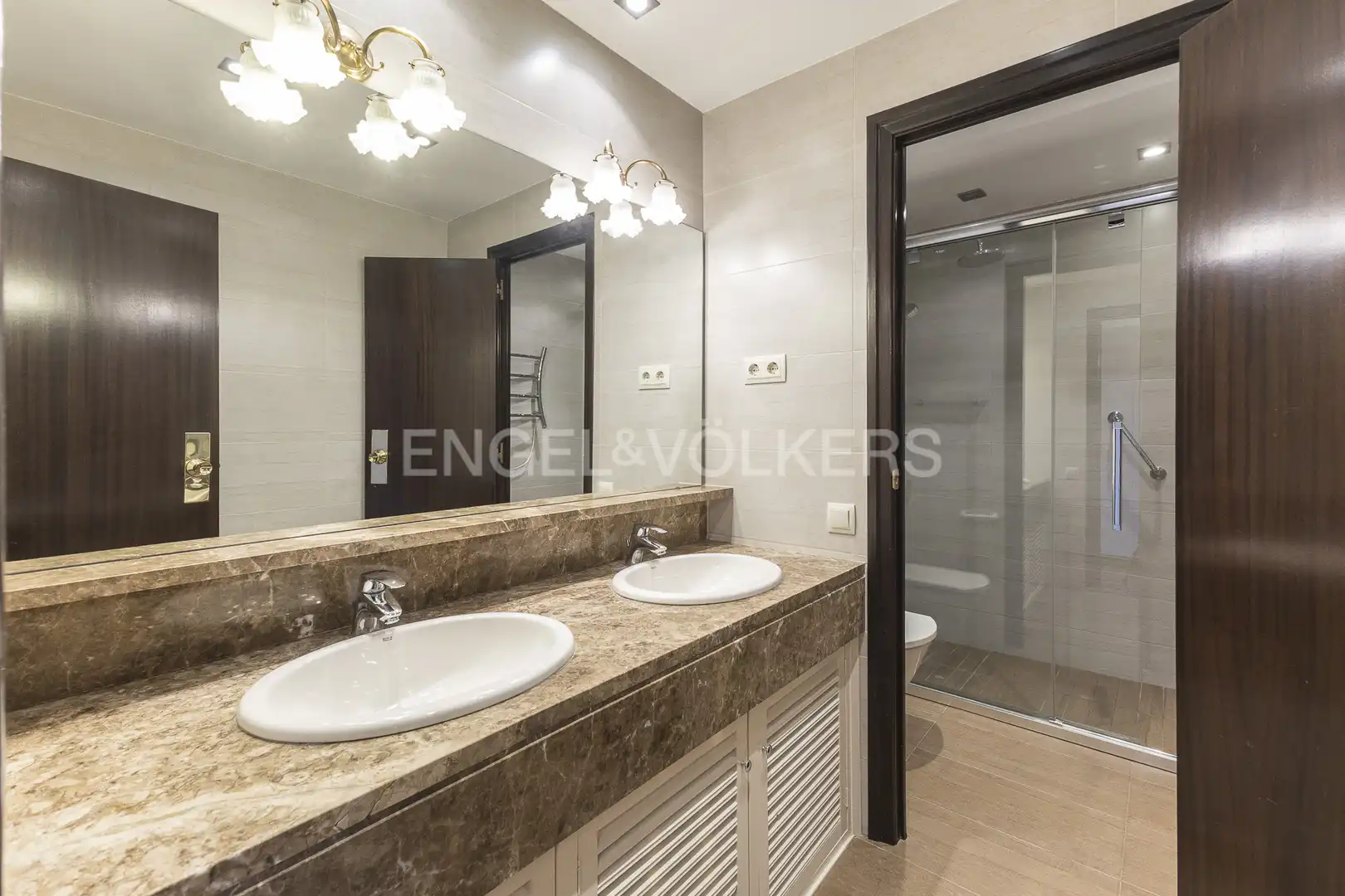 Bathroom of Flat for sale in Barcelona  with Air Conditioner, Heating and Private garden