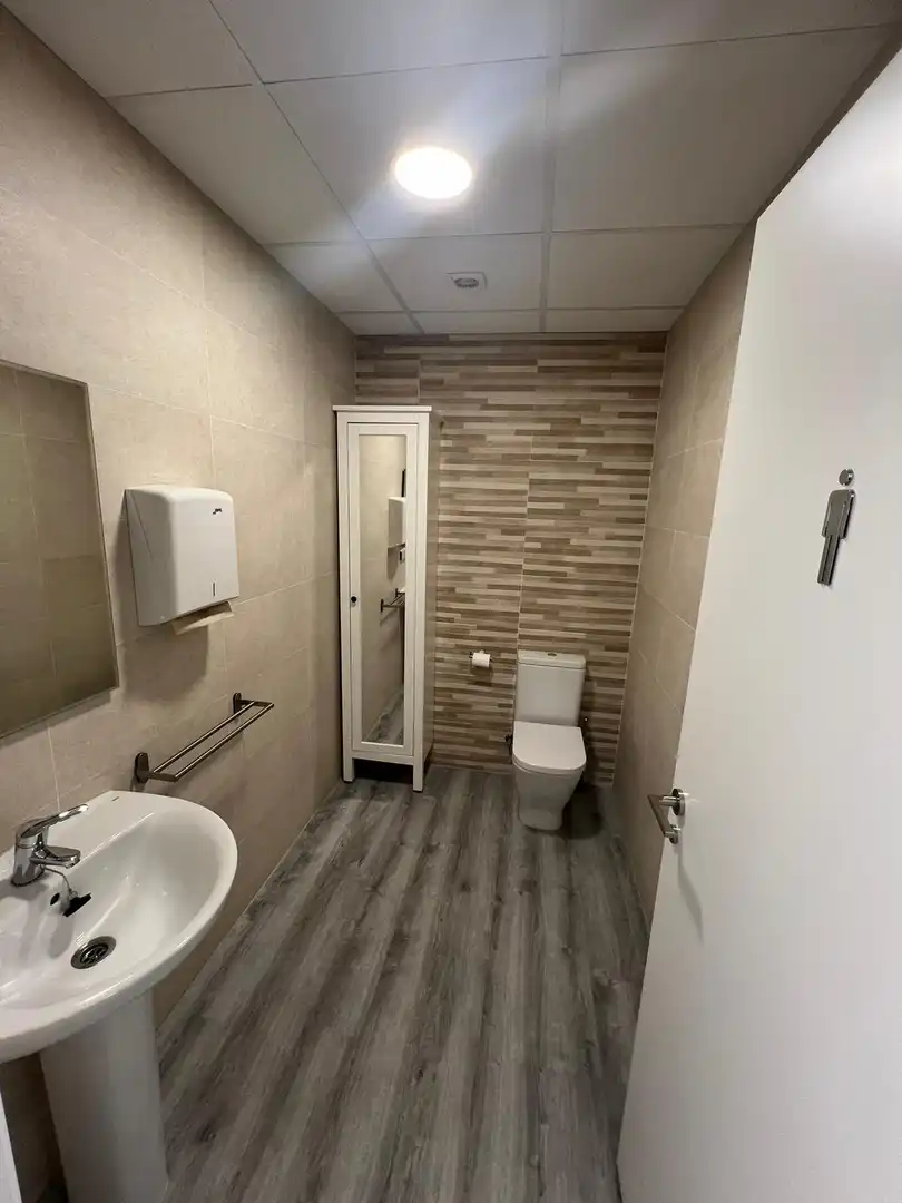 Badezimmer von Geschaftsraum zur Miete in Las Navas del Marqués  mit Heizung