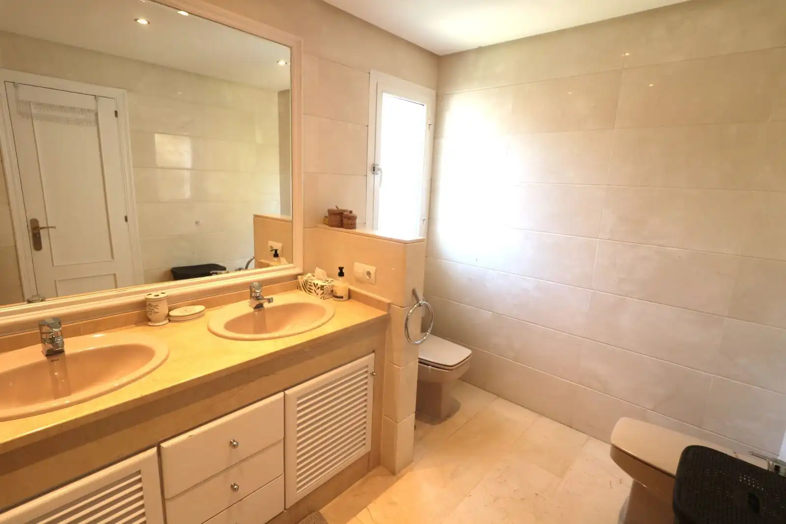 Baño de Piso en venta en Estepona con Aire acondicionado, Terraza y Amueblado