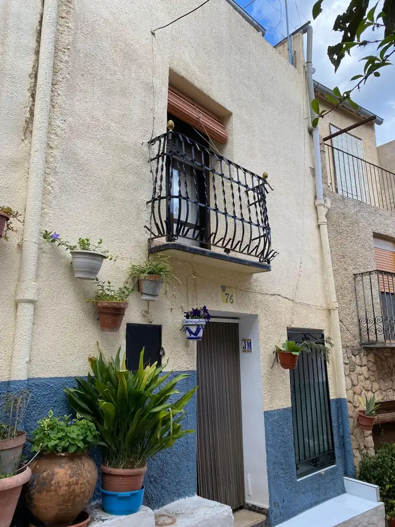Vista exterior de Casa o chalet en venta en Yeste con Balcón