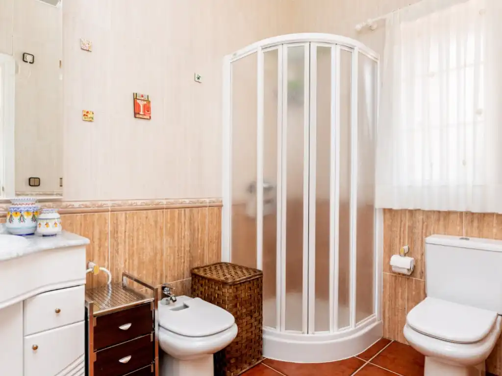 Baño de Casa o chalet en venta en Espinoso del Rey con Terraza, Piscina y Amueblado