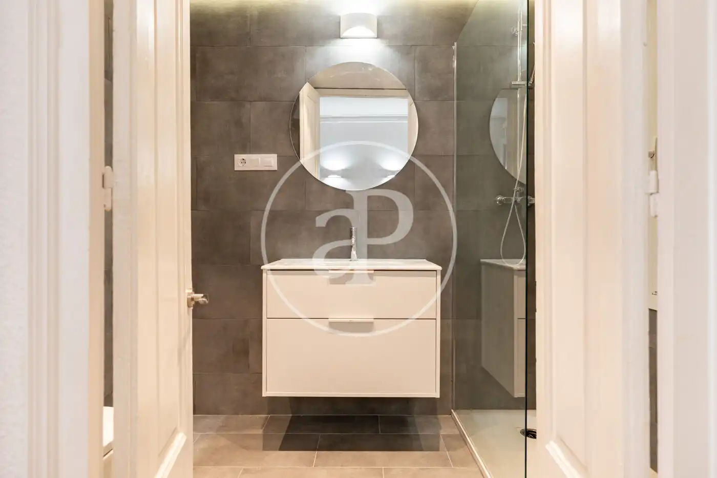 Badezimmer von Wohnung zur Miete in Barcelona mit Klimaanlage, Heizung und Möbliert