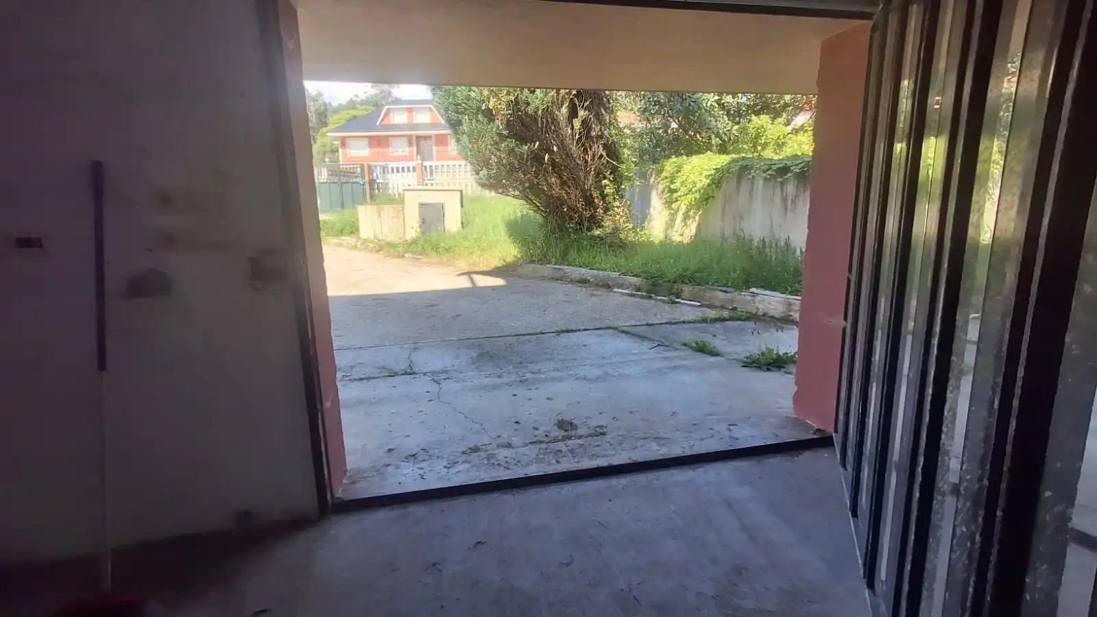 Aparcament de Casa o xalet en venda en Porto do Son amb Jardí privat, Terrassa i Traster