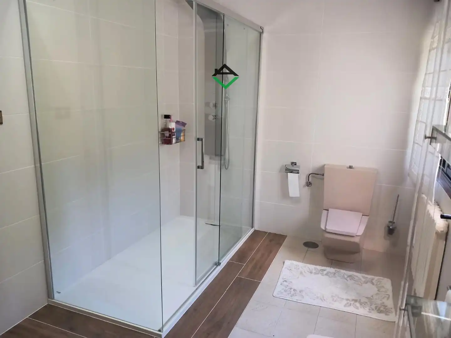 Bany de Casa o xalet en venda en Cangas  amb Calefacció, Terrassa i Traster