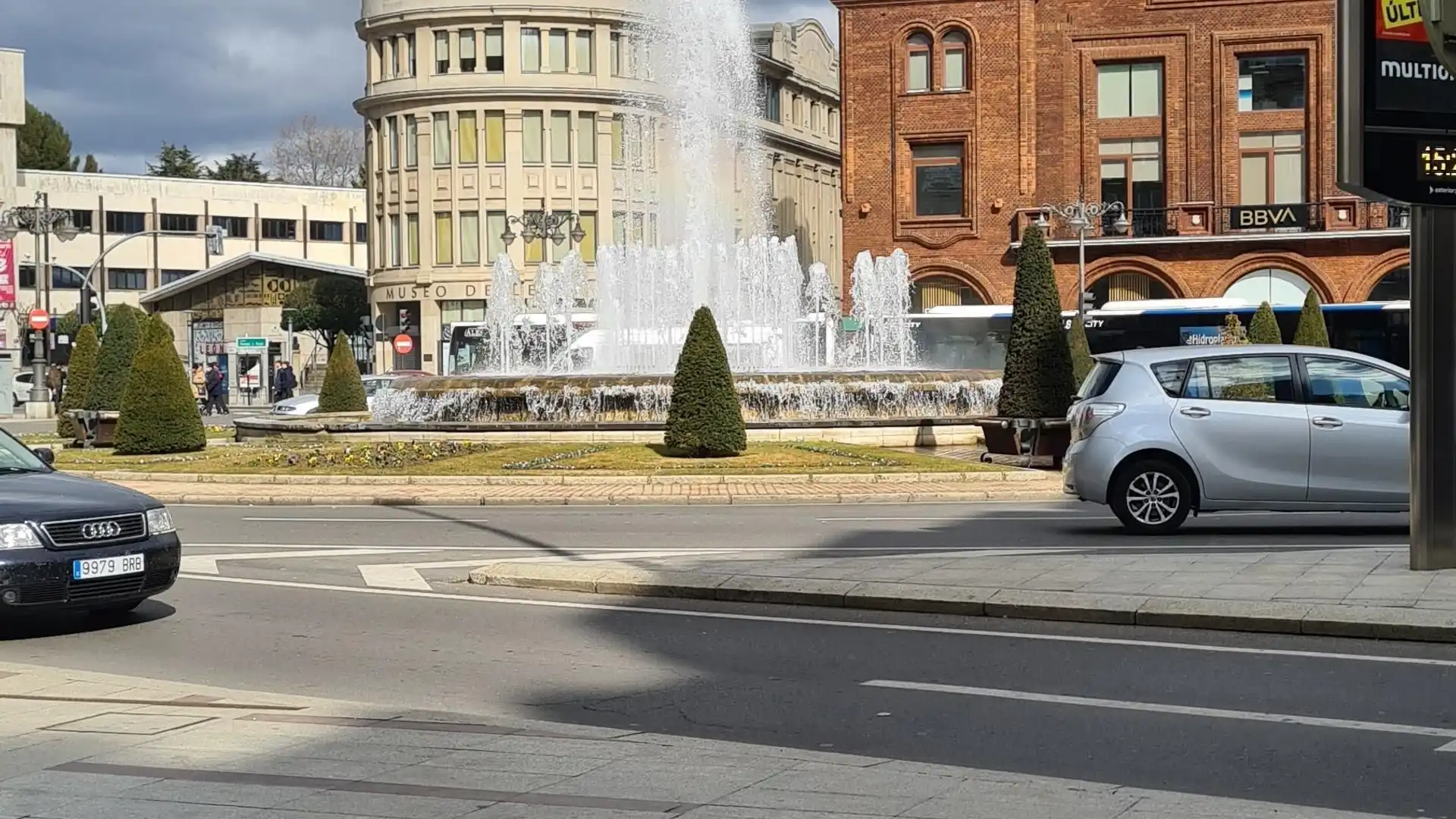 Vista exterior de Apartamento en venta en León Capital  con Calefacción y Parquet