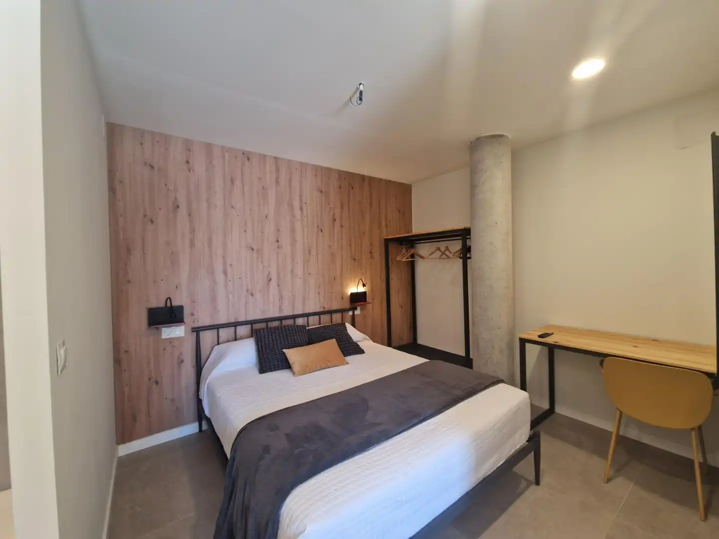 Habitación de Planta baja en venta en Bormujos con Aire acondicionado y Amueblado