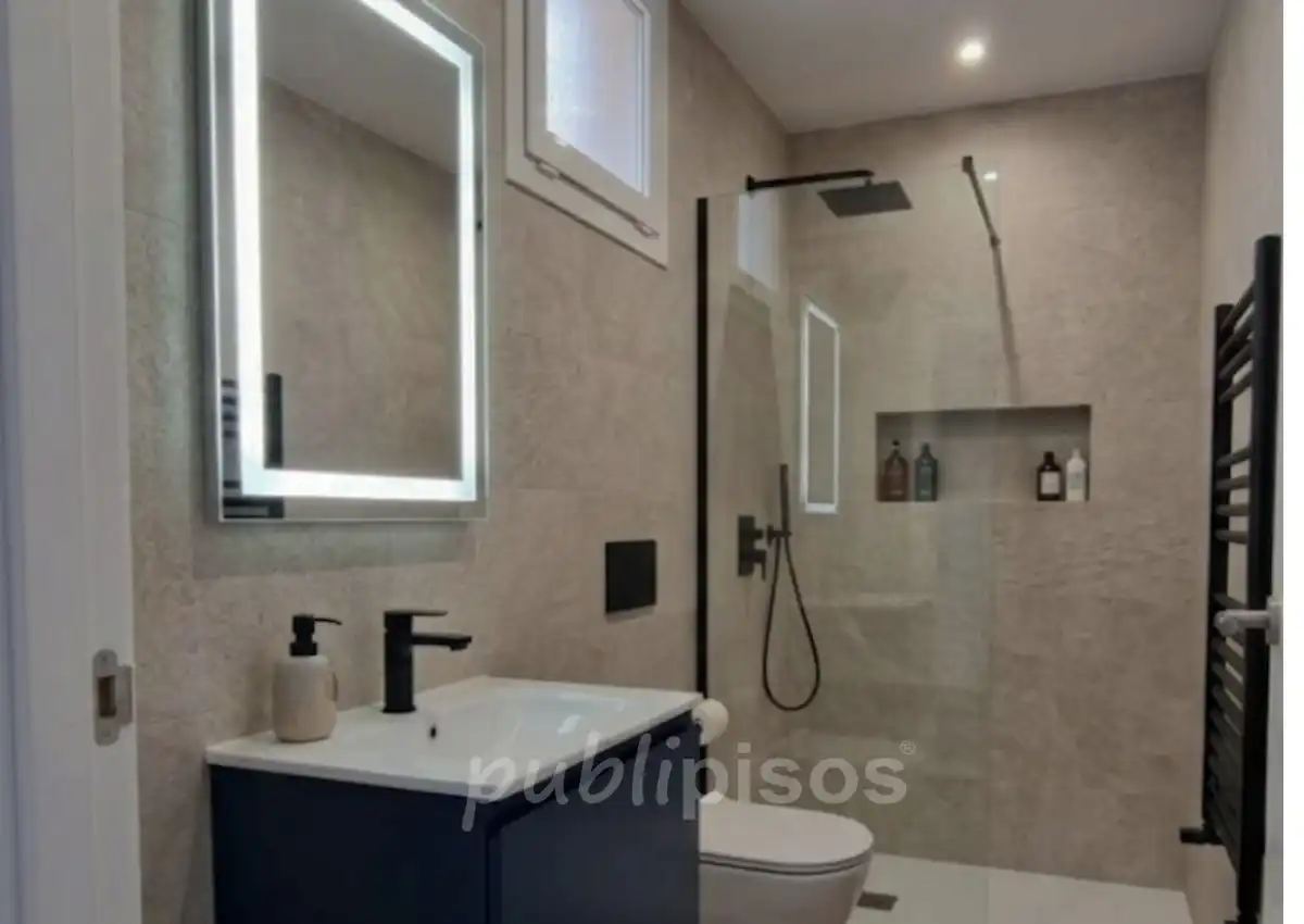 Badezimmer von Wohnung zur Miete in Zaragoza mit Klimaanlage, Heizung und Möbliert