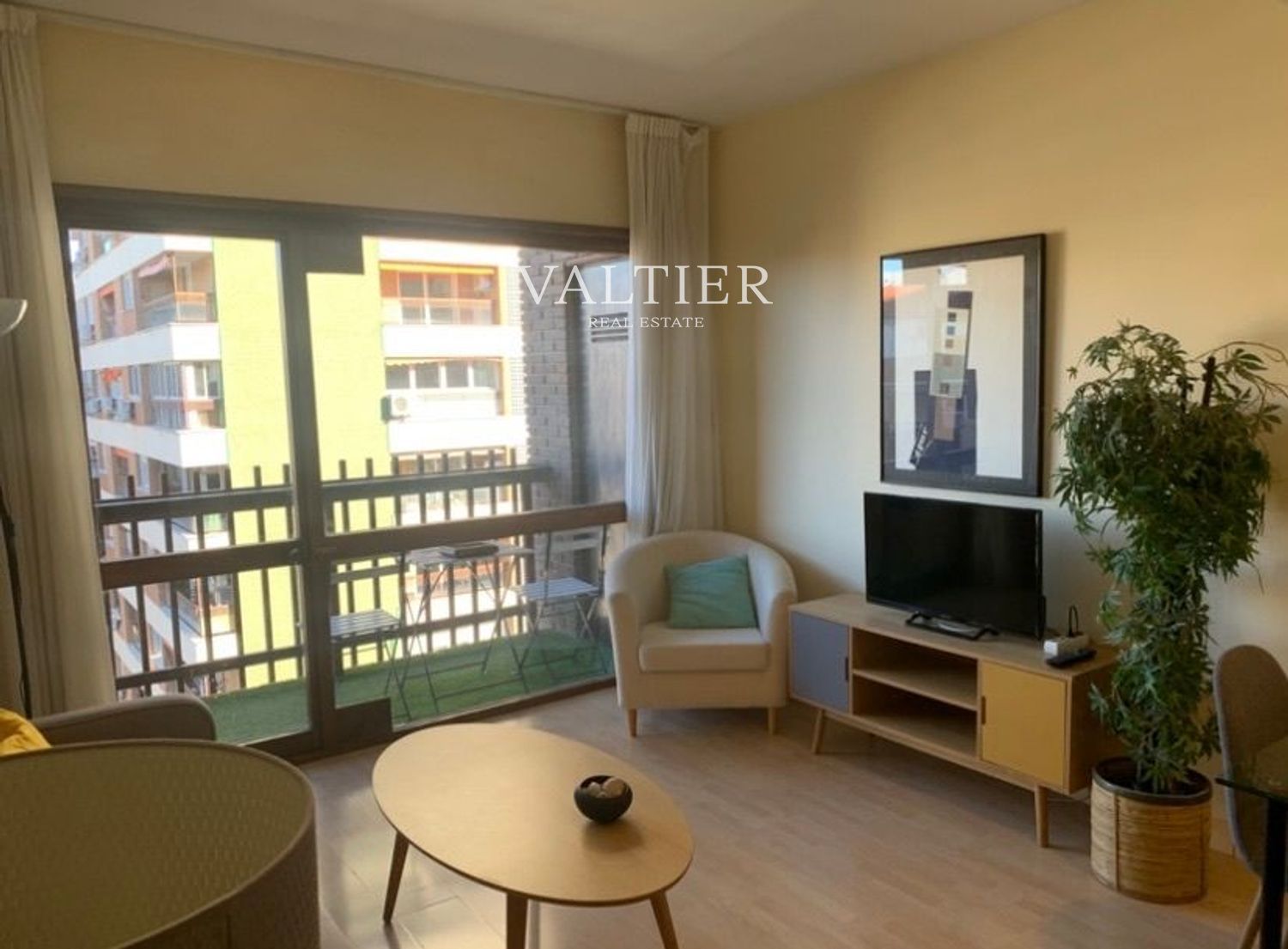 Sala d'estar de Pis de lloguer en  Madrid Capital amb Aire condicionat, Terrassa i Piscina